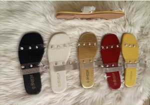 Cozy Ladies Slipper – Comfortable and Stylish Footwear for Relaxed Days